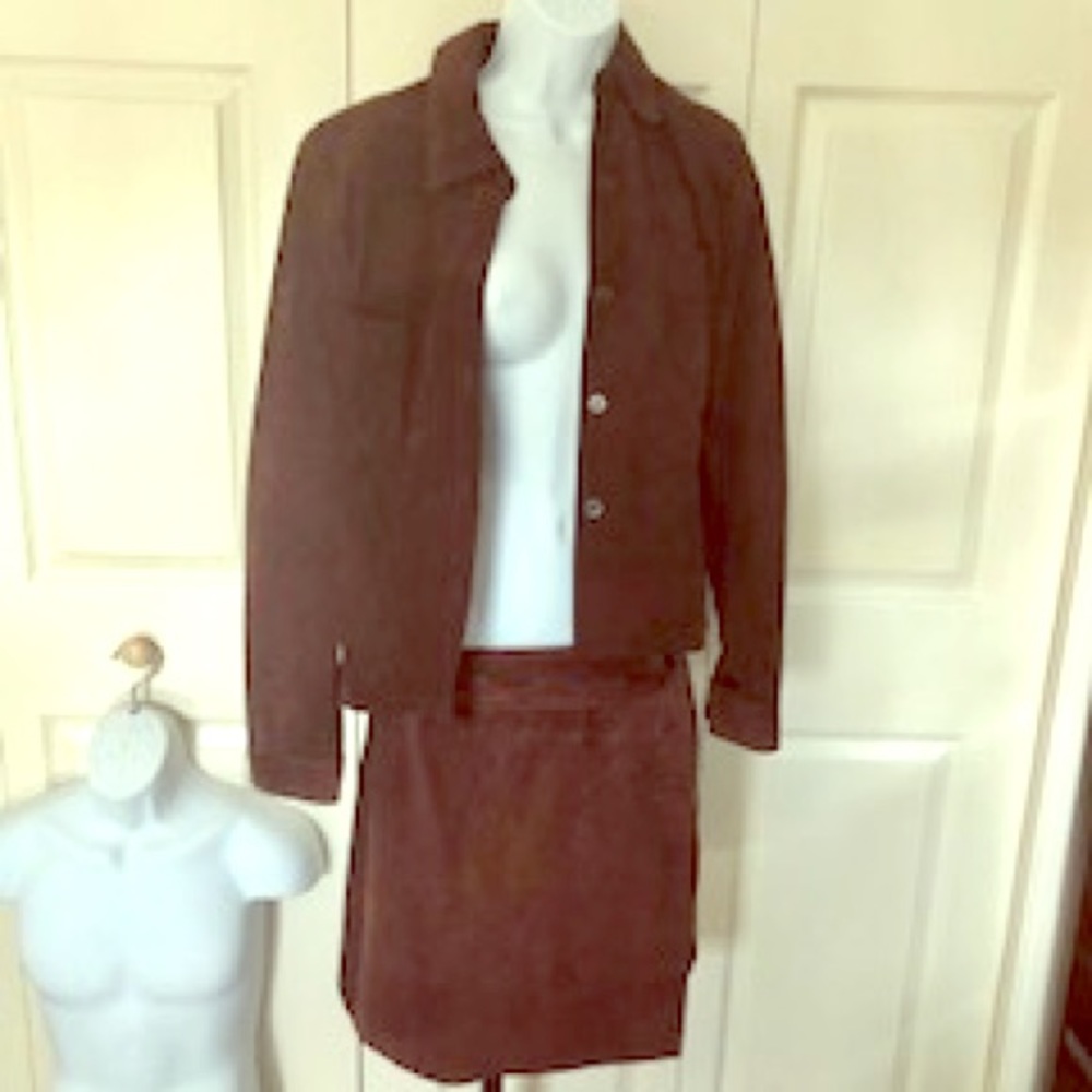 Stunning like new XOE New York genuine suede/ leather suede skirt and shirt sz 8